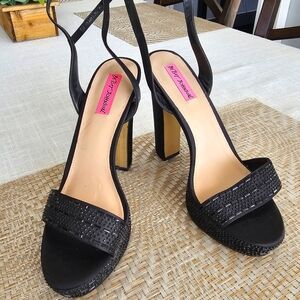 Size 9 1/2 Betsey Johnson Black, Stain Sparkle Heels.